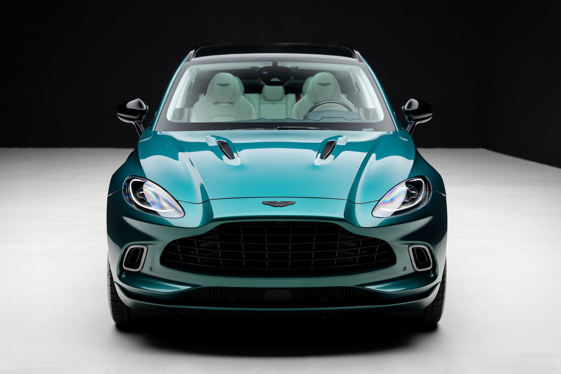 Used 2023 Aston Martin DBX AWD/4WD image 6