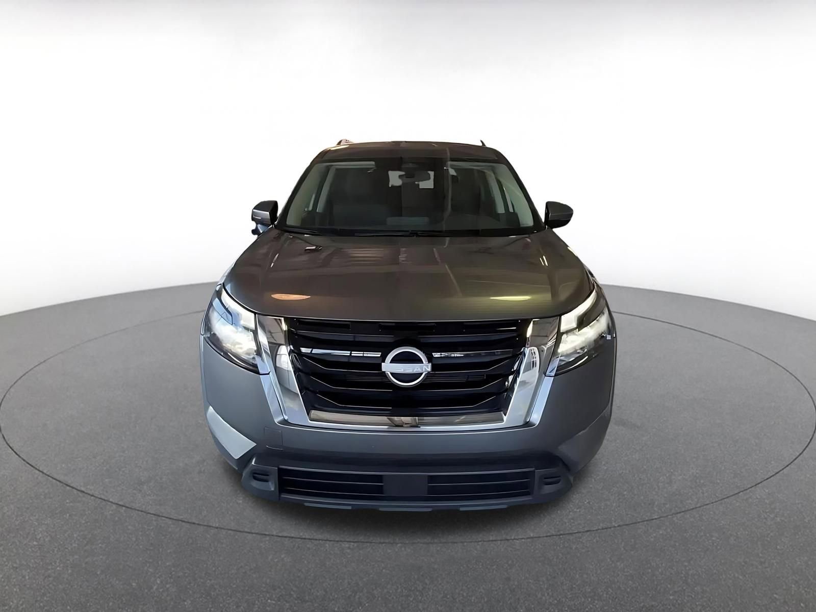 Used 2025 Nissan Pathfinder SV image 7