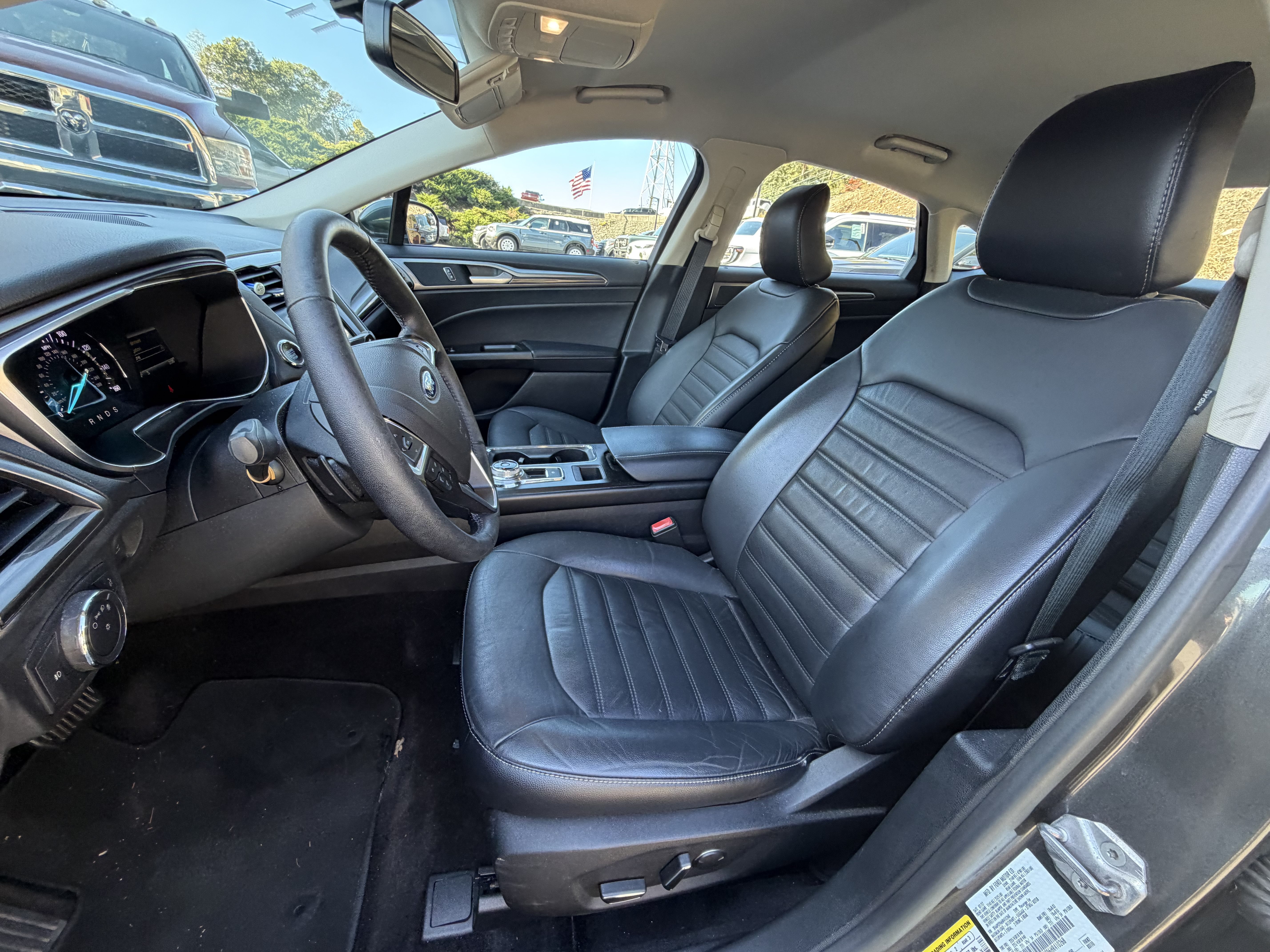 Used 2017 Ford Fusion SE w/ Fusion SE Technology Package AWD/4WD image 10