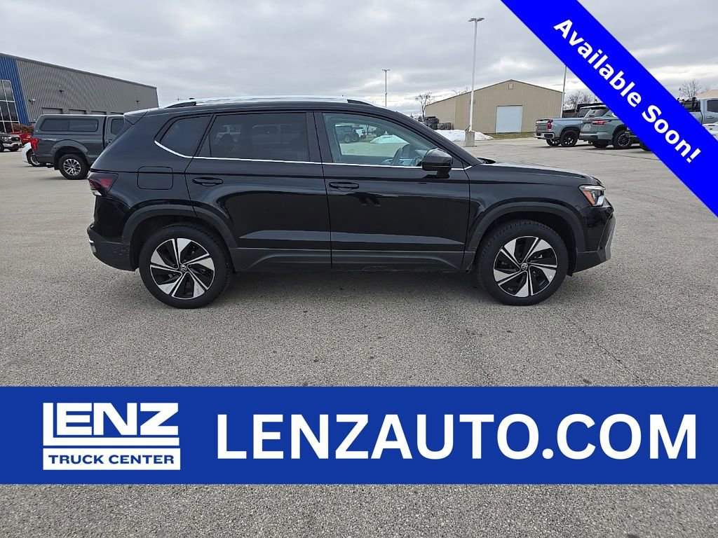 Used 2025 Volkswagen Taos SE image 1