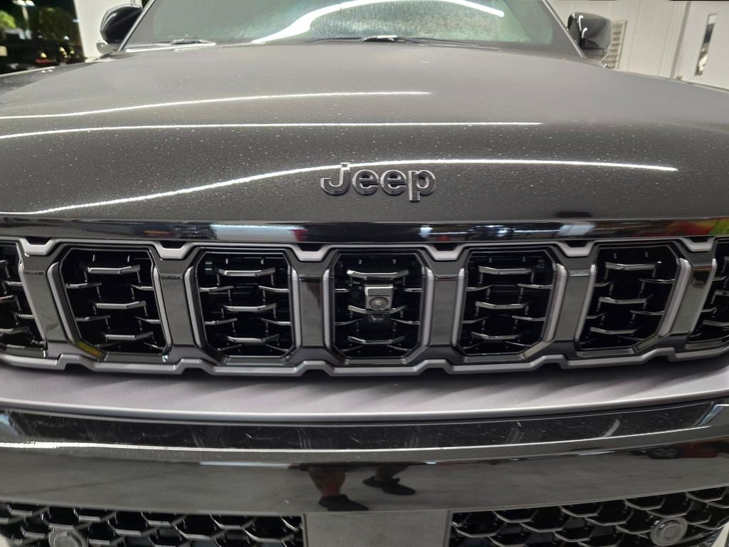 New 2026 Jeep Grand Cherokee Summit w/ Obsidian Package AWD/4WD image 9