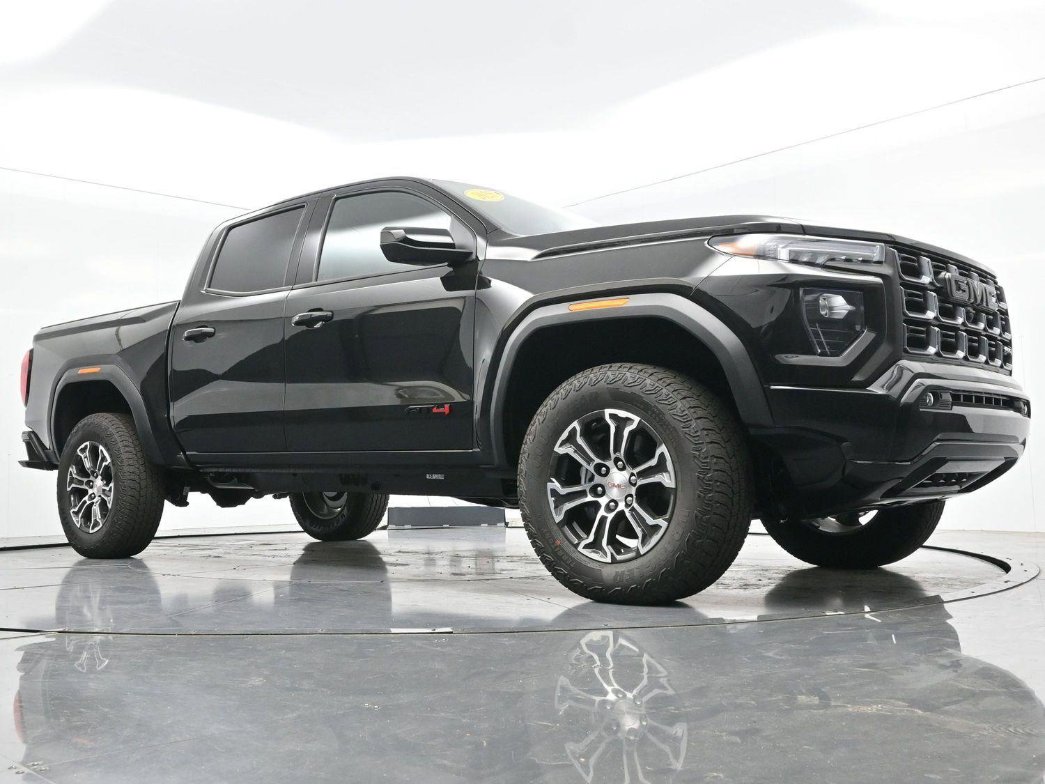 Used 2025 GMC Canyon AT4 w/ Technology Plus Package AWD/4WD image 49
