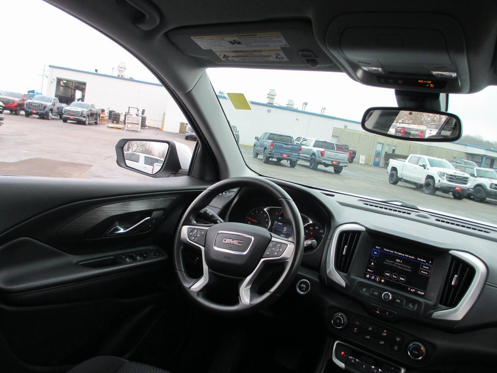 Used 2023 GMC Terrain SLE image 19