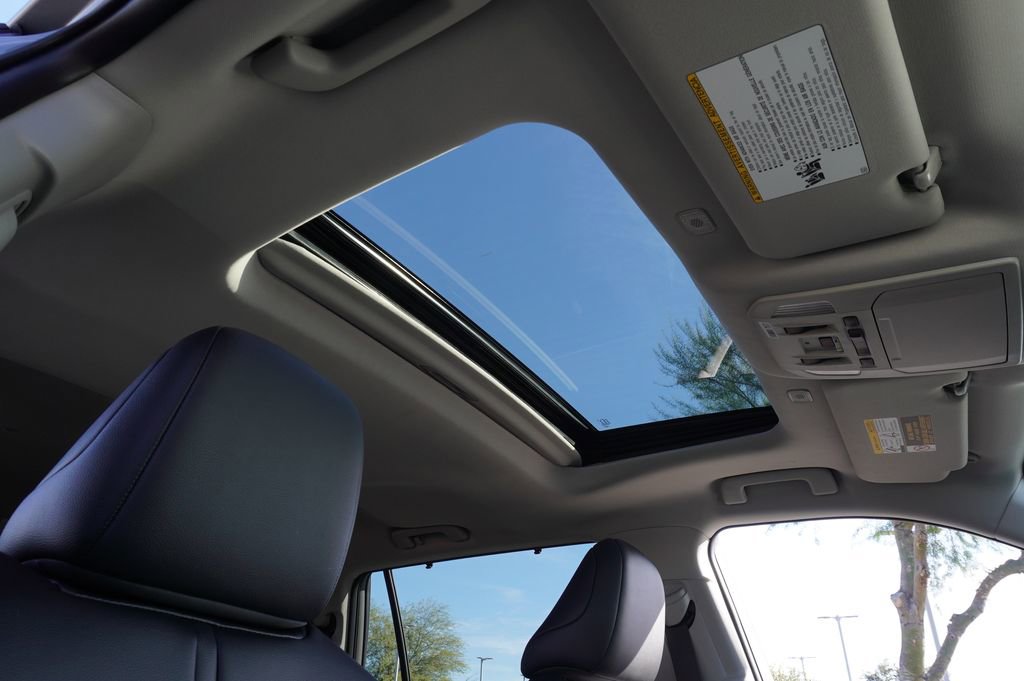 Used 2025 Toyota Highlander XLE image 14