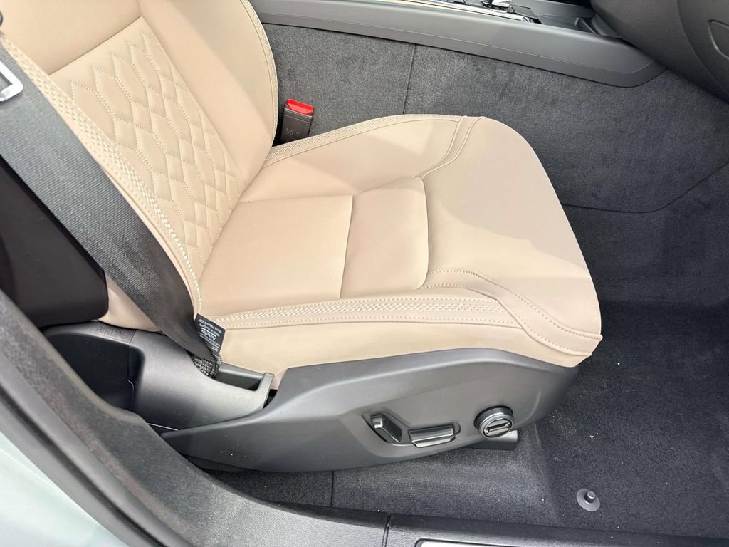 New 2026 Volvo XC60 B5 Plus w/ Climate Package AWD/4WD image 15