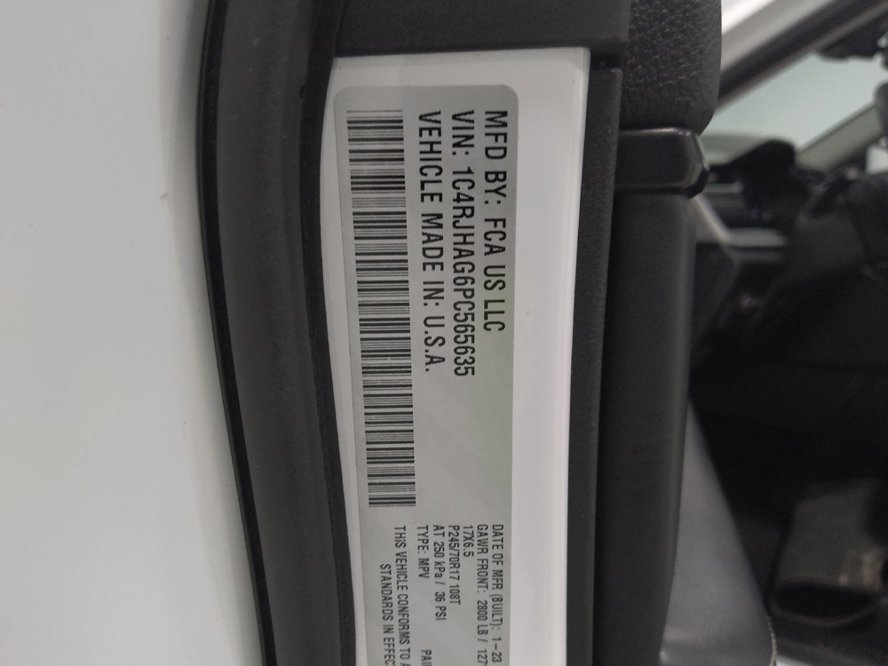 Used 2023 Jeep Grand Cherokee Laredo w/ Luxury Tech Group I AWD/4WD image 33