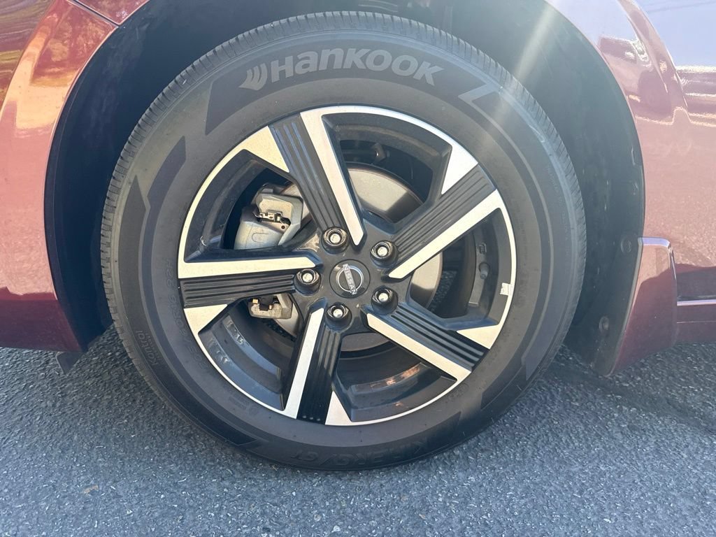 Used 2024 Nissan Sentra SV FWD image 9