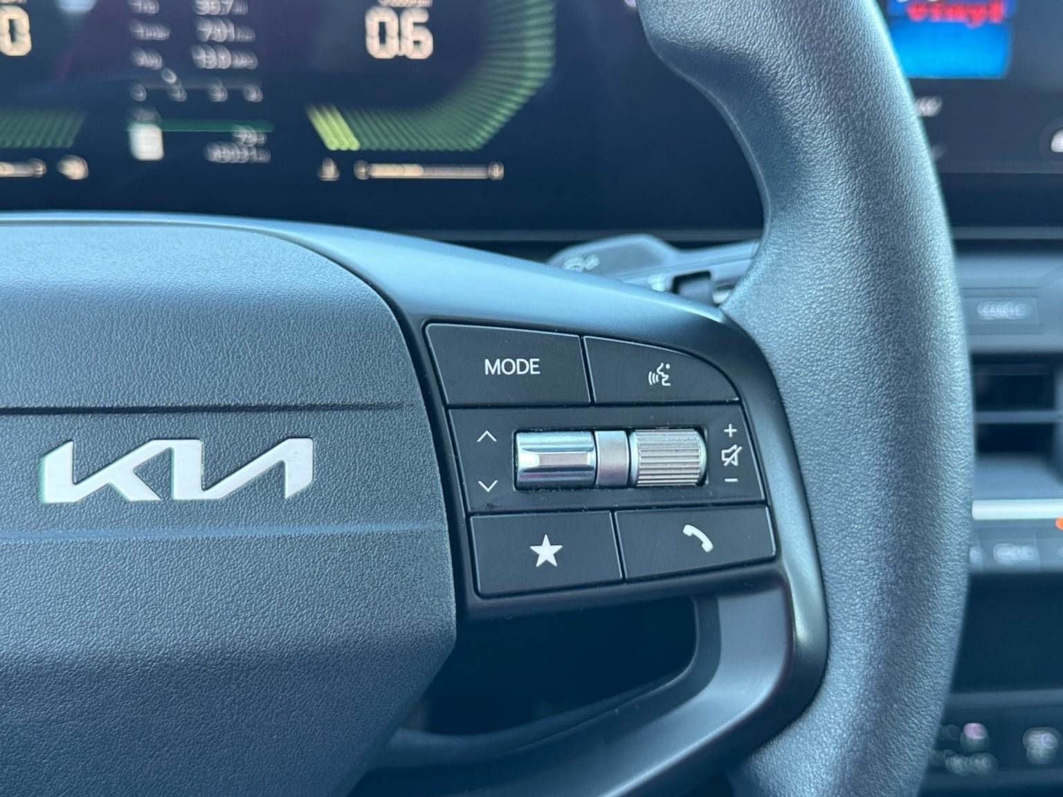 Used 2025 Kia K4 FWD image 23