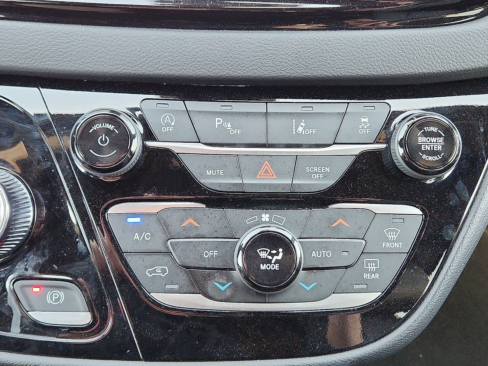 Used 2025 Chrysler Pacifica Select image 14