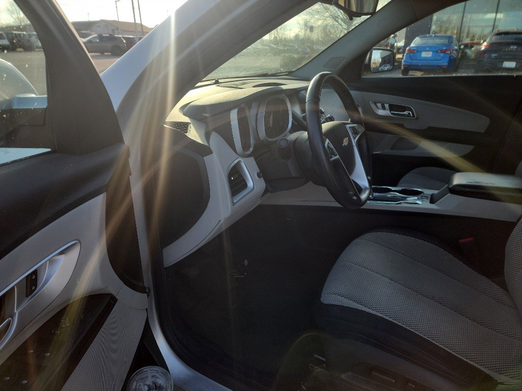 Used 2017 Chevrolet Equinox LT w/ Driver Confidence Package II image 11