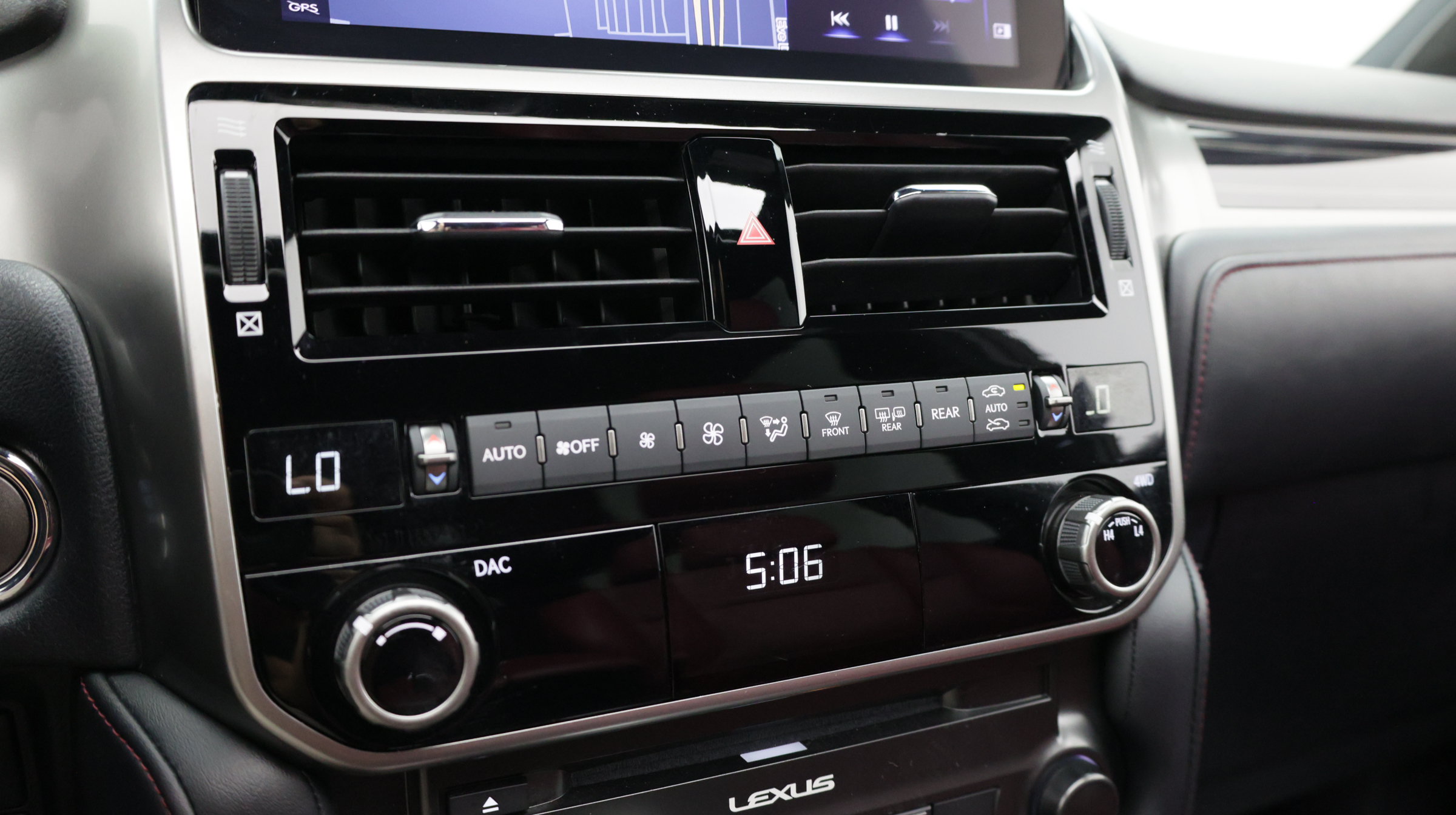Used 2022 Lexus GX 460 Premium w/ Accessory Package AWD/4WD image 39