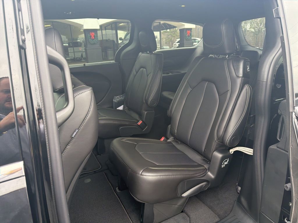 New 2026 Chrysler Pacifica Select image 15