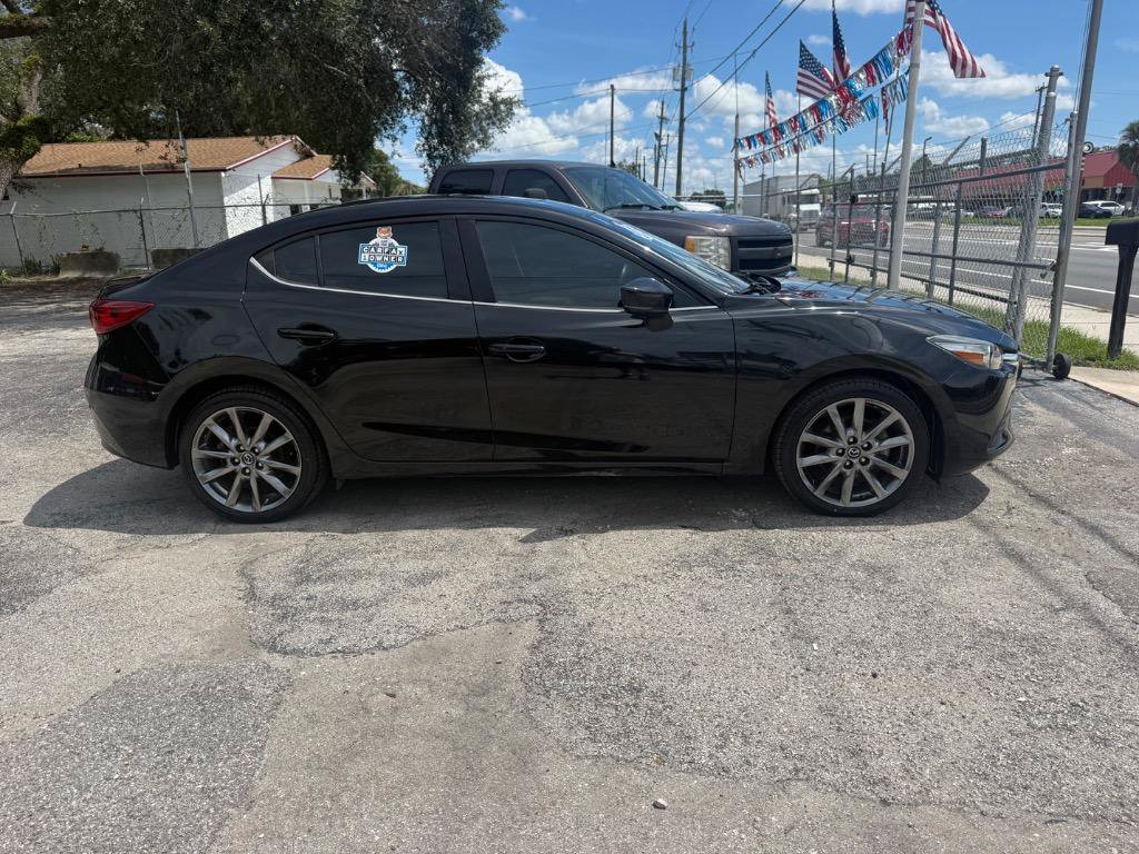 Used 2018 MAZDA MAZDA3 Touring FWD image 2