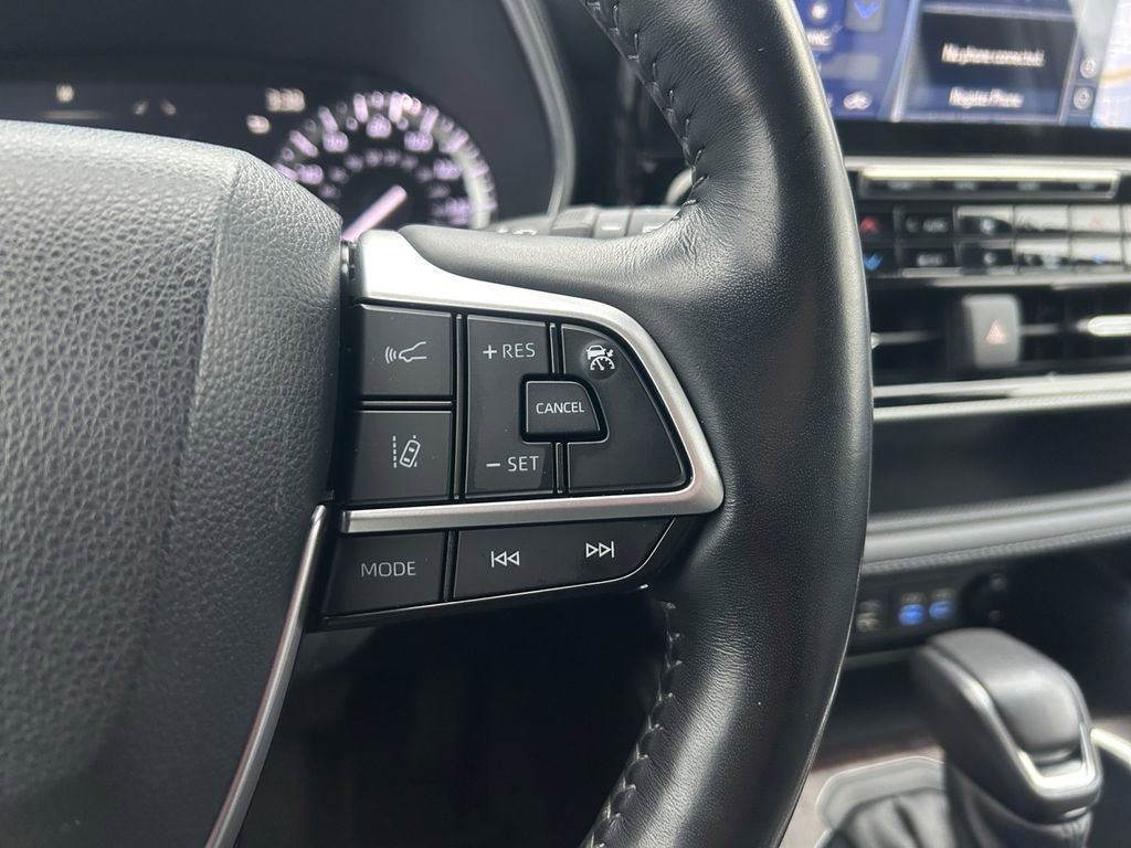 Used 2022 Toyota Highlander Platinum image 18