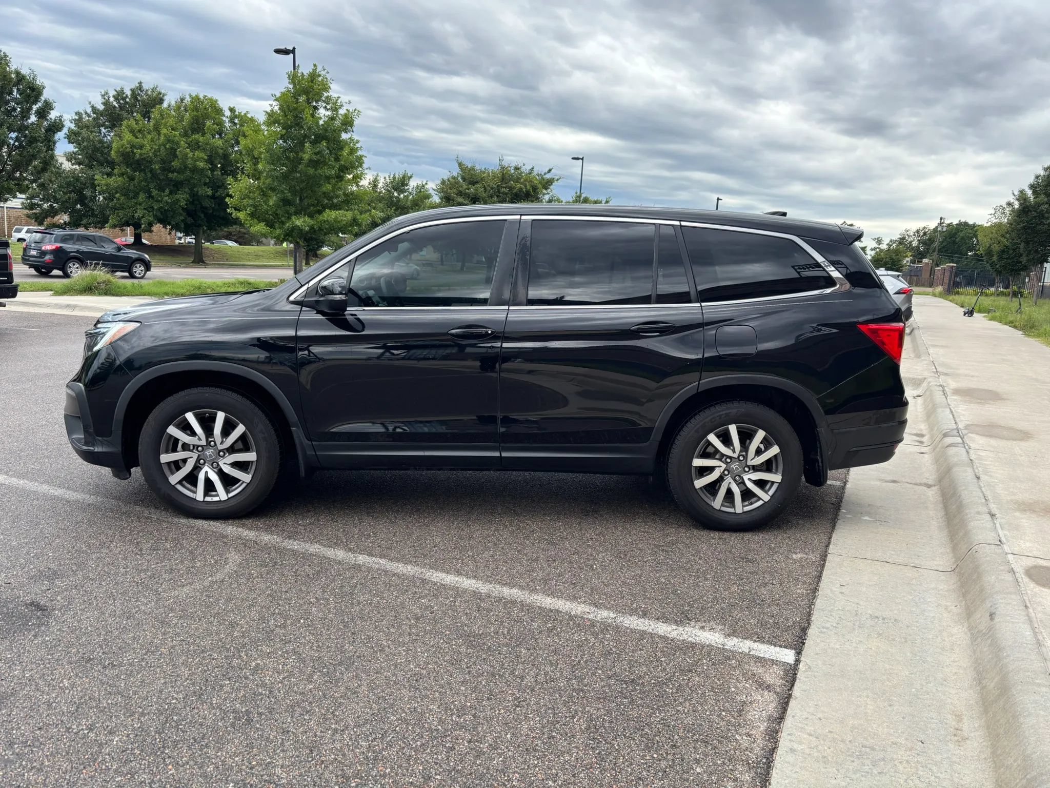 Used 2020 Honda Pilot EX image 4