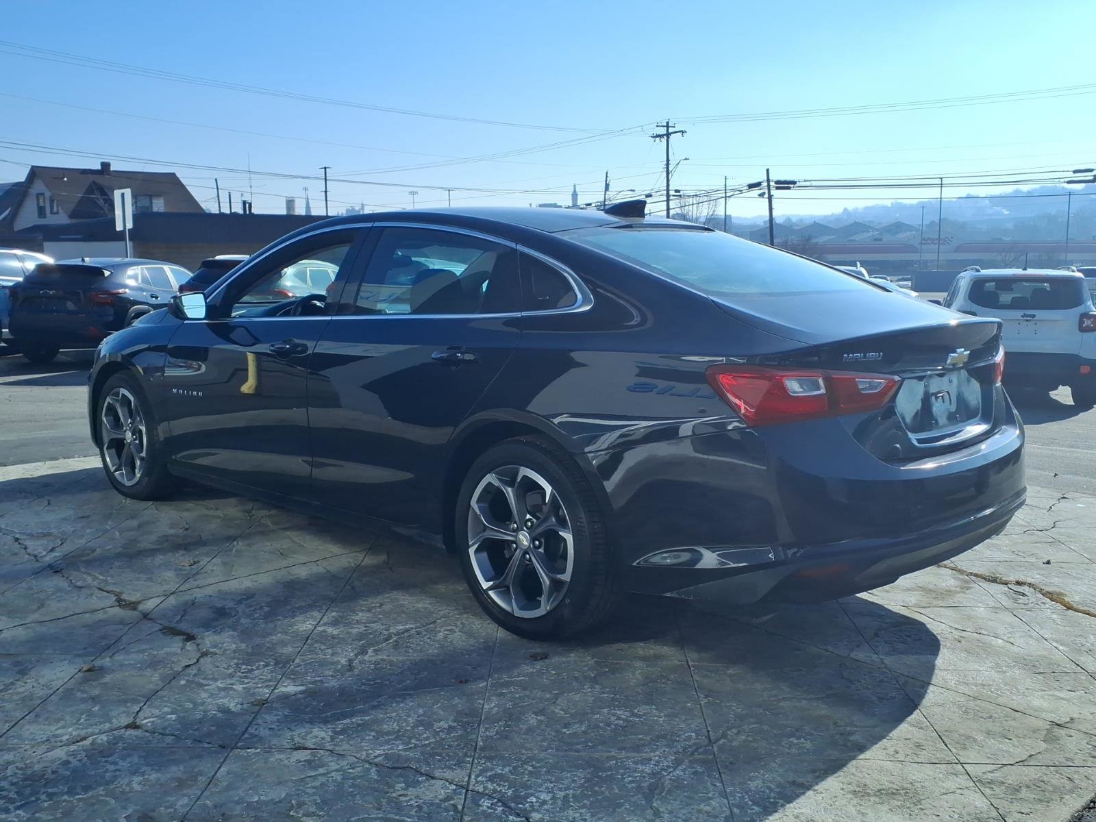 Used 2017 Chevrolet Malibu LT image 4