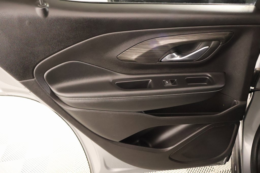 Used 2024 GMC Terrain SLT image 16