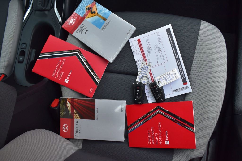 Used 2025 Toyota Corolla LE image 13