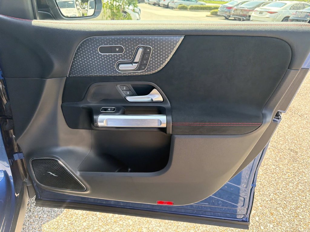 Used 2025 Mercedes-Benz GLB 250 image 14