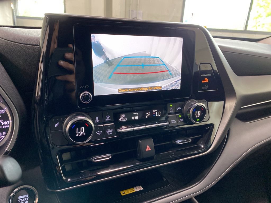 Used 2023 Toyota Highlander XLE AWD/4WD image 33