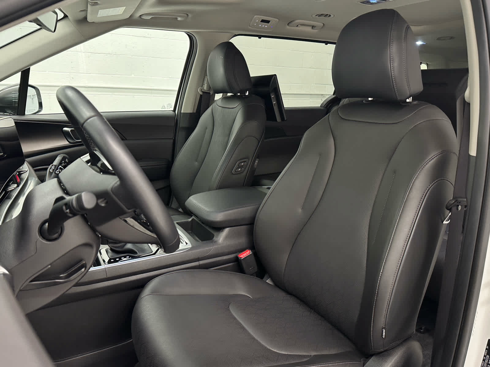 Used 2025 Kia Carnival SX FWD image 13