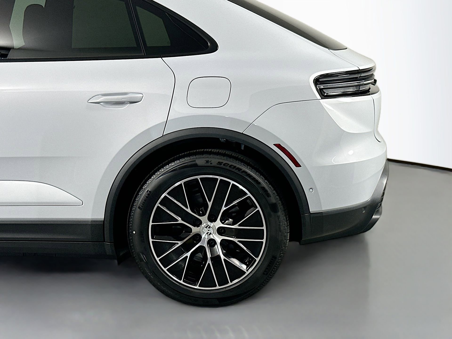 Certified 2025 Porsche Macan 4 Electric image 12