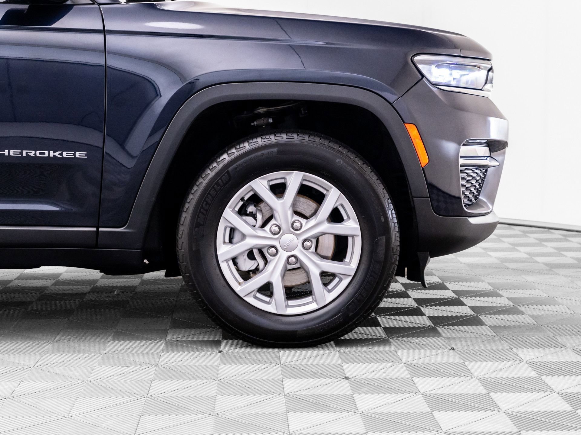 Used 2023 Jeep Grand Cherokee Limited image 36