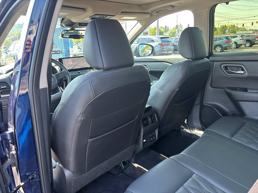 Used 2024 Nissan Rogue Platinum w/ Platinum Premium Package AWD/4WD image 28