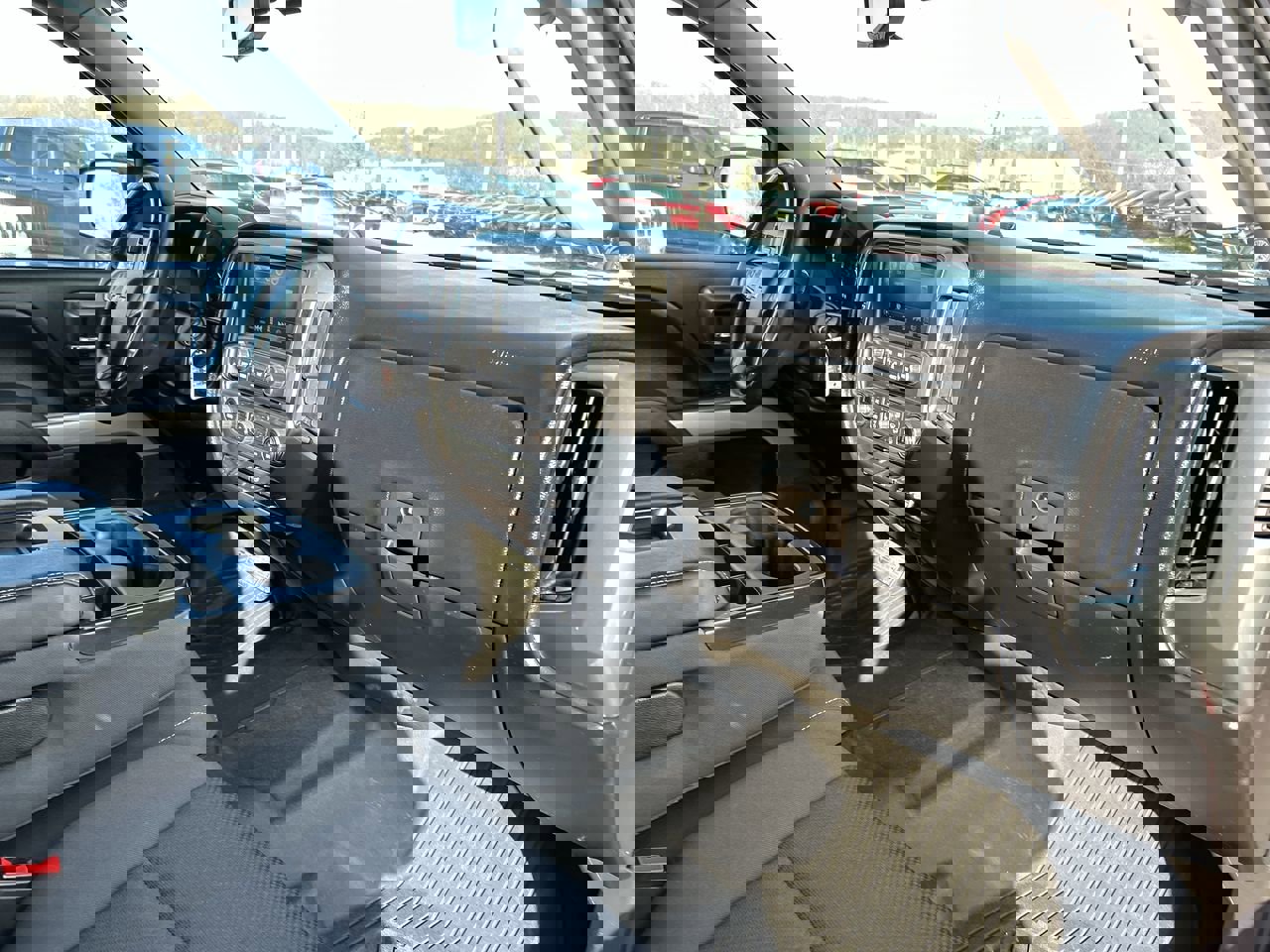 Used 2018 Chevrolet Silverado 1500 LT w/ All Star Edition image 17