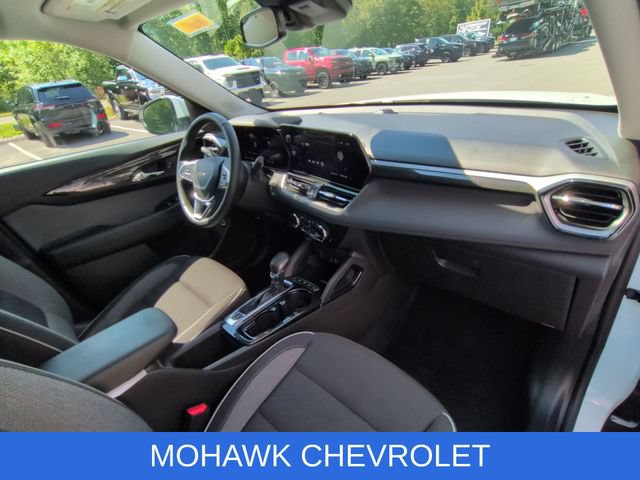 Used 2025 Chevrolet TrailBlazer LT w/ Convenience Package AWD/4WD image 28