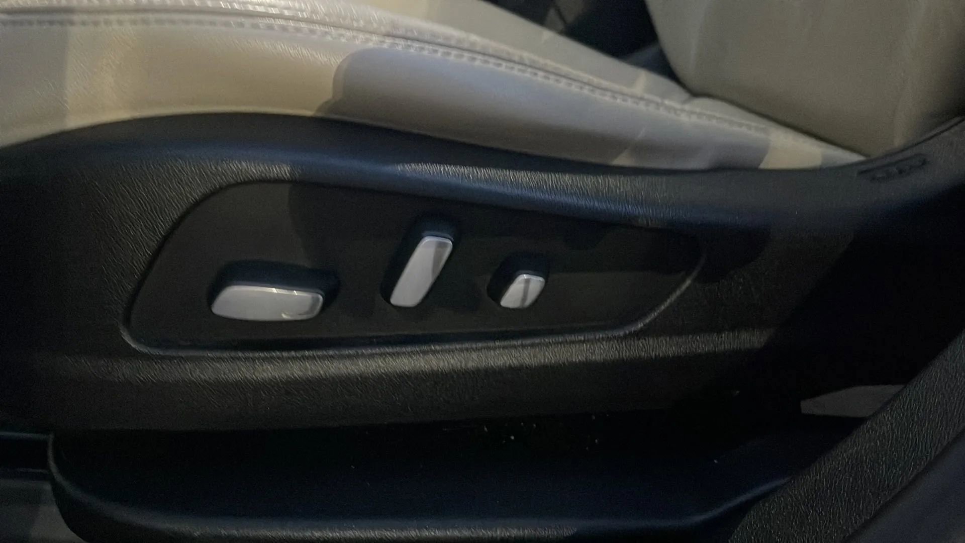 Used 2018 Cadillac XT5 Luxury image 19