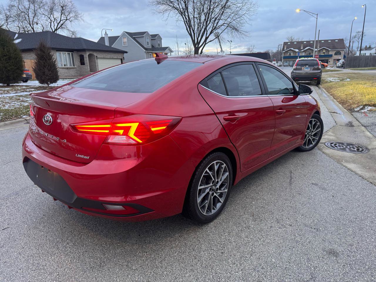 Used 2019 Hyundai Elantra Limited FWD image 4