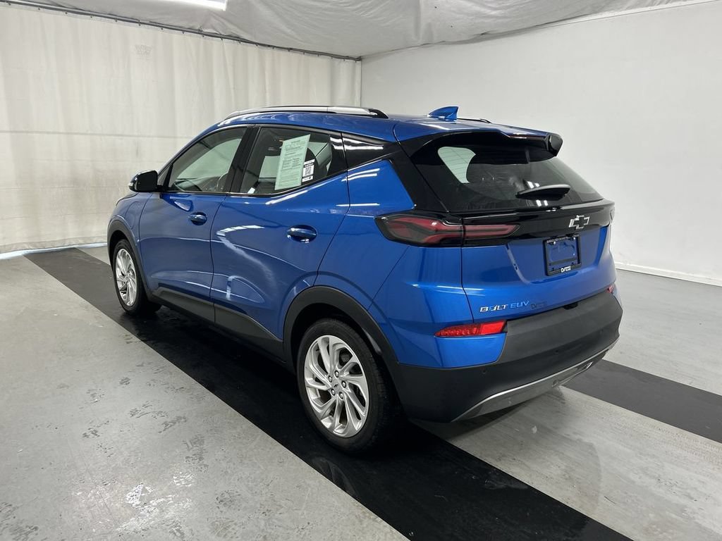 Used 2022 Chevrolet Bolt EUV LT w/ Comfort Package FWD image 6