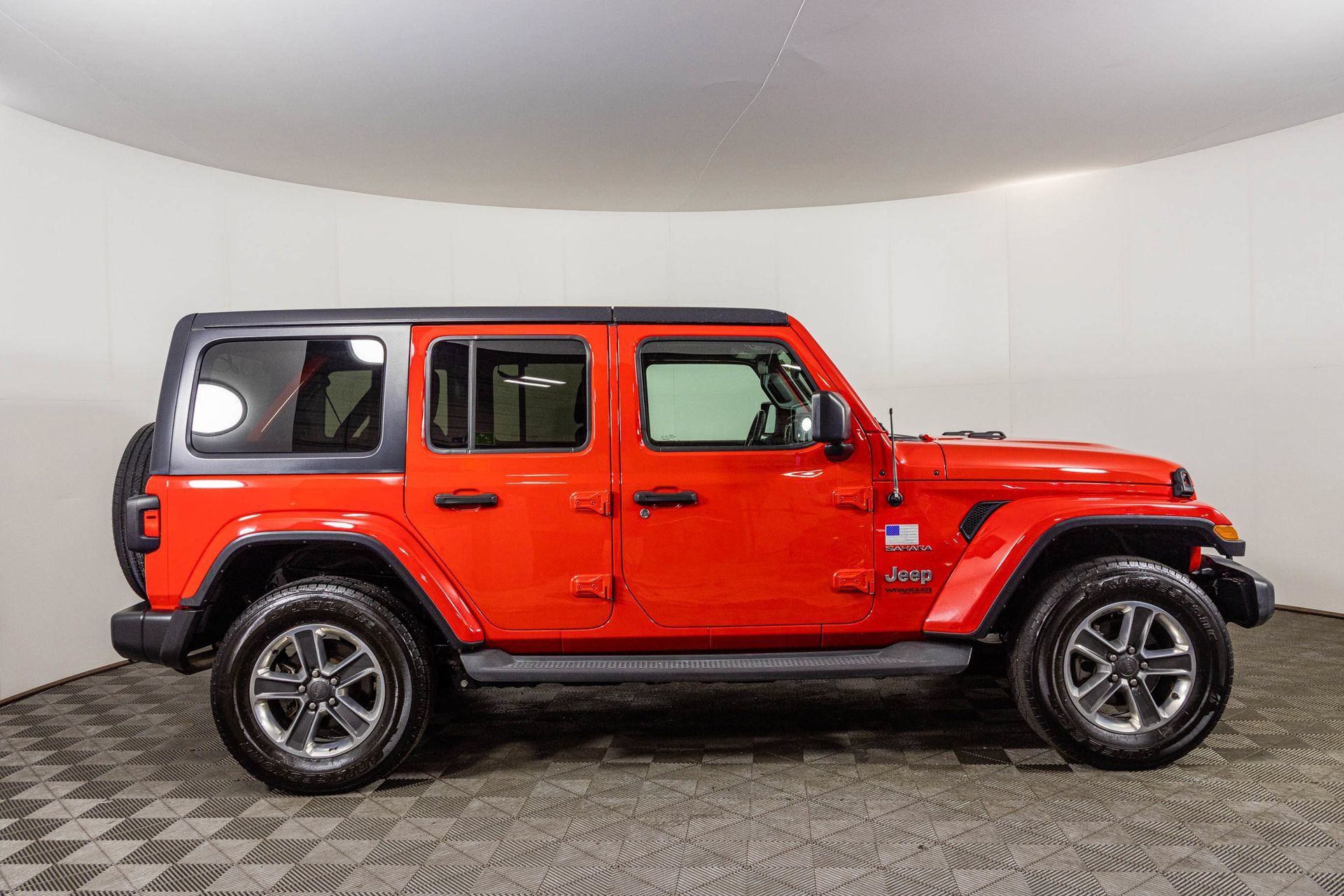 Used 2019 Jeep Wrangler Unlimited Sahara AWD/4WD image 11