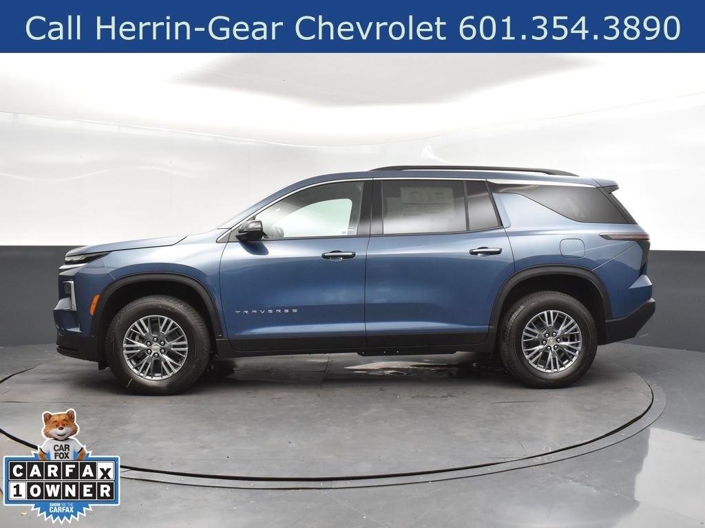 Used 2025 Chevrolet Traverse LT FWD image 3