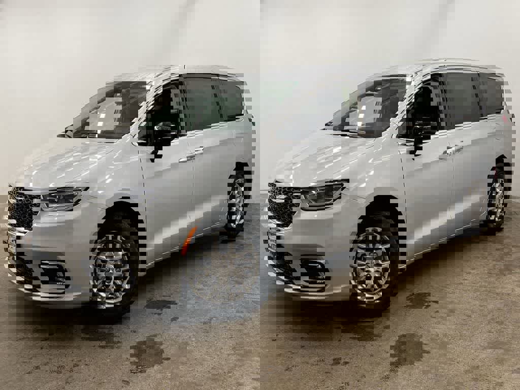 Used 2024 Chrysler Pacifica Touring-L image 1