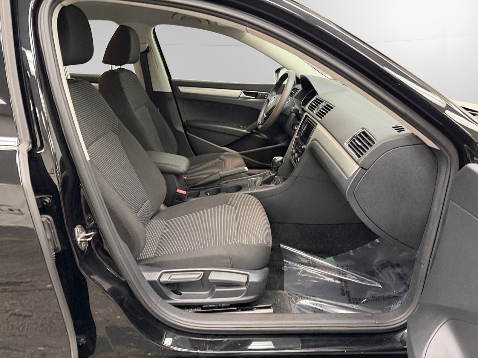 Used 2016 Volkswagen Passat 1.8T S image 15