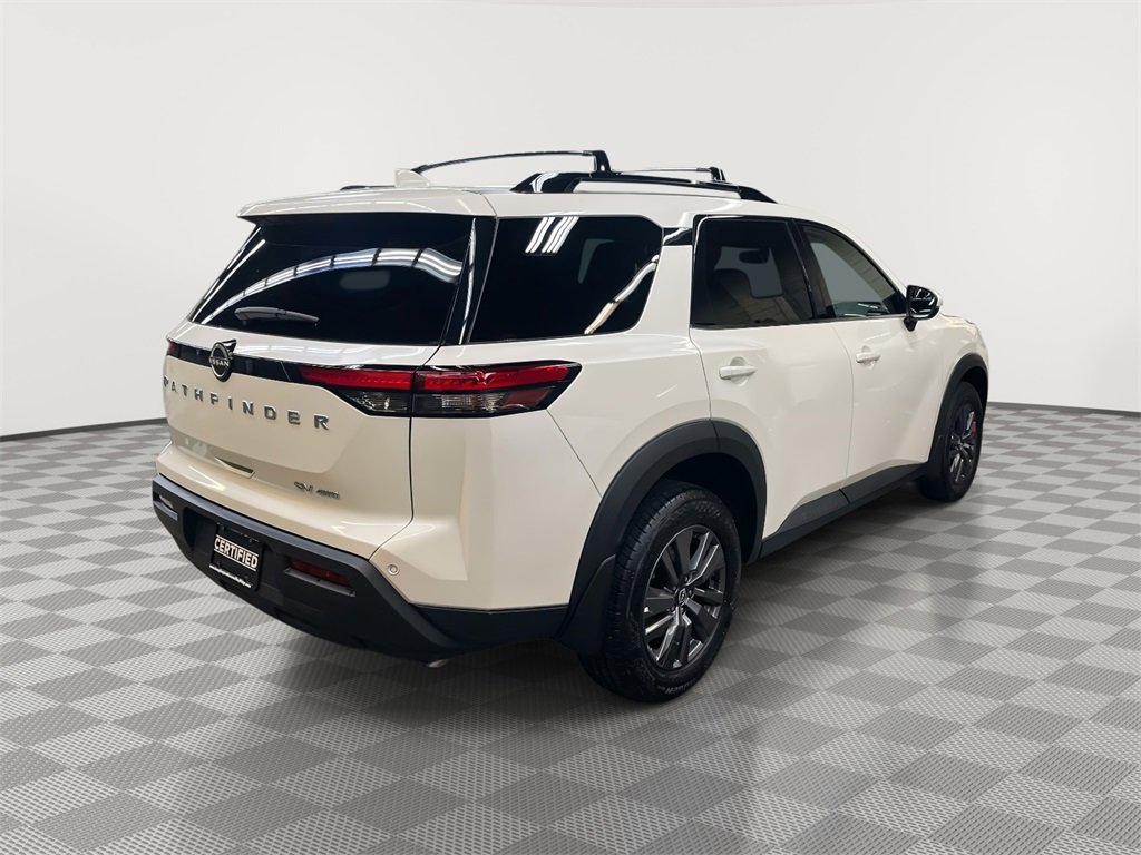 Used 2024 Nissan Pathfinder SV image 3