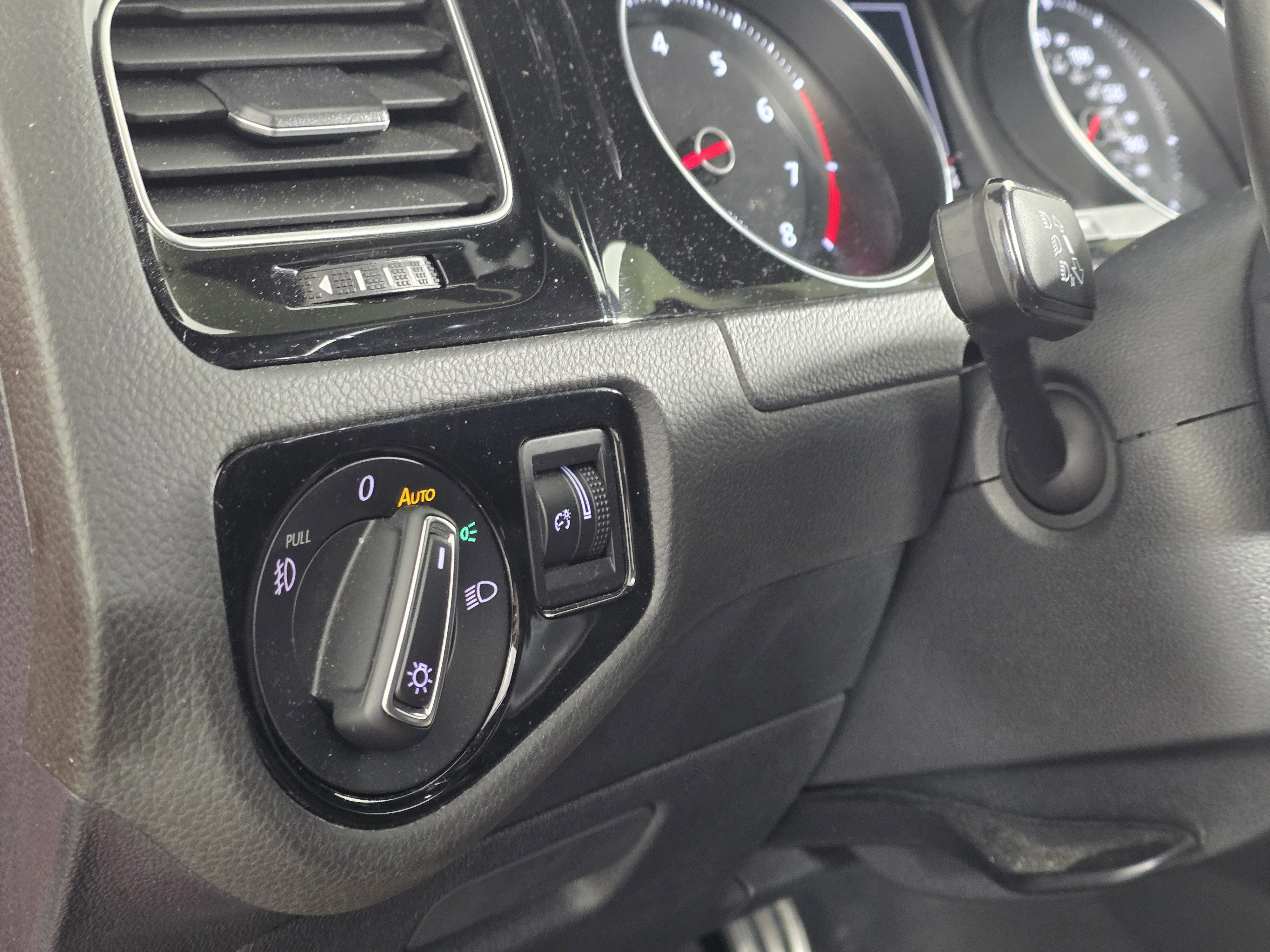 Used 2020 Volkswagen Golf S image 14