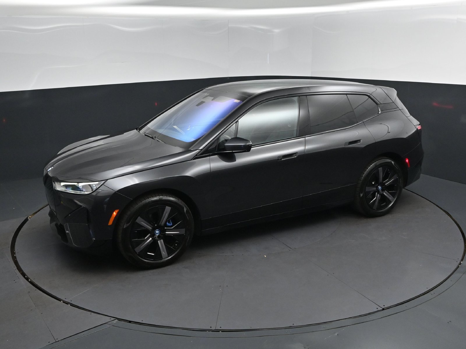 Certified 2024 BMW iX xDrive50 w/ Premium Package AWD/4WD image 31