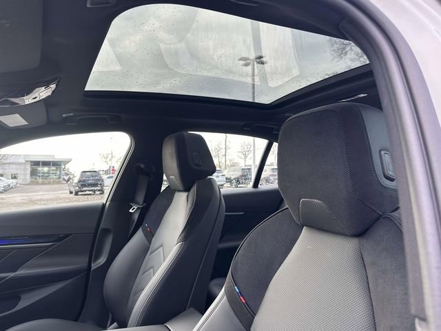 Used 2026 BMW 550e xDrive w/ Premium Package image 26