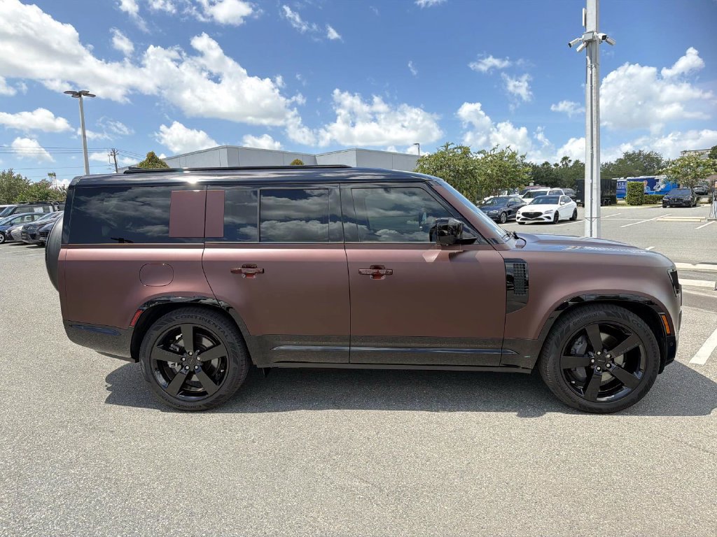 Used 2026 Land Rover Defender 130 X-Dynamic SE AWD/4WD image 6