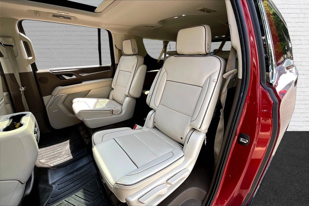 Used 2022 GMC Yukon XL Denali w/ Denali Ultimate Package AWD/4WD image 19