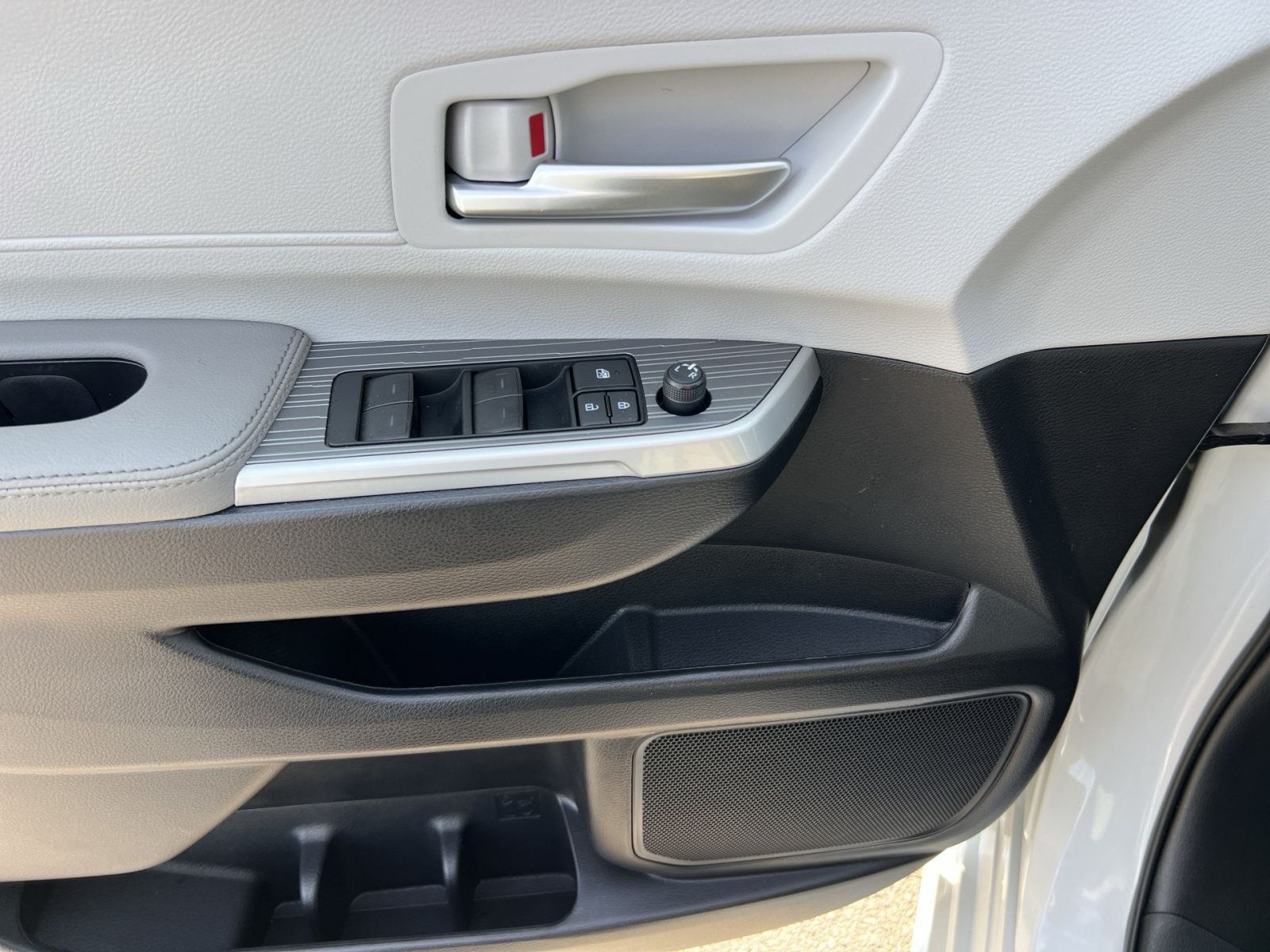Used 2025 Toyota Sienna XLE AWD/4WD image 15