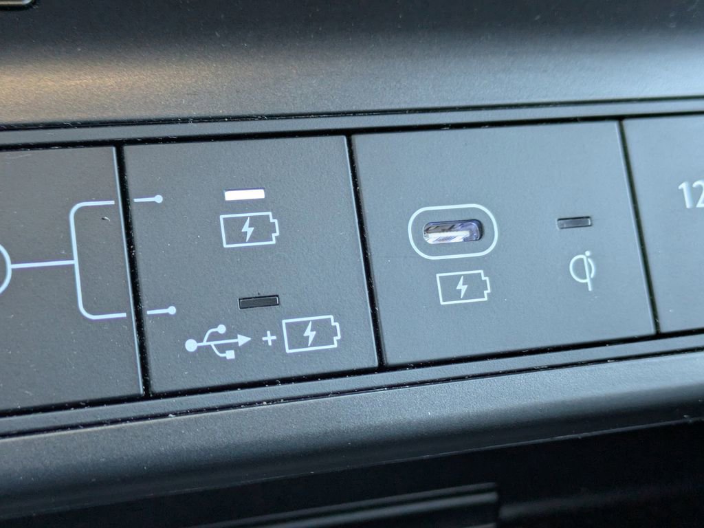 Used 2024 Hyundai Kona Limited image 25