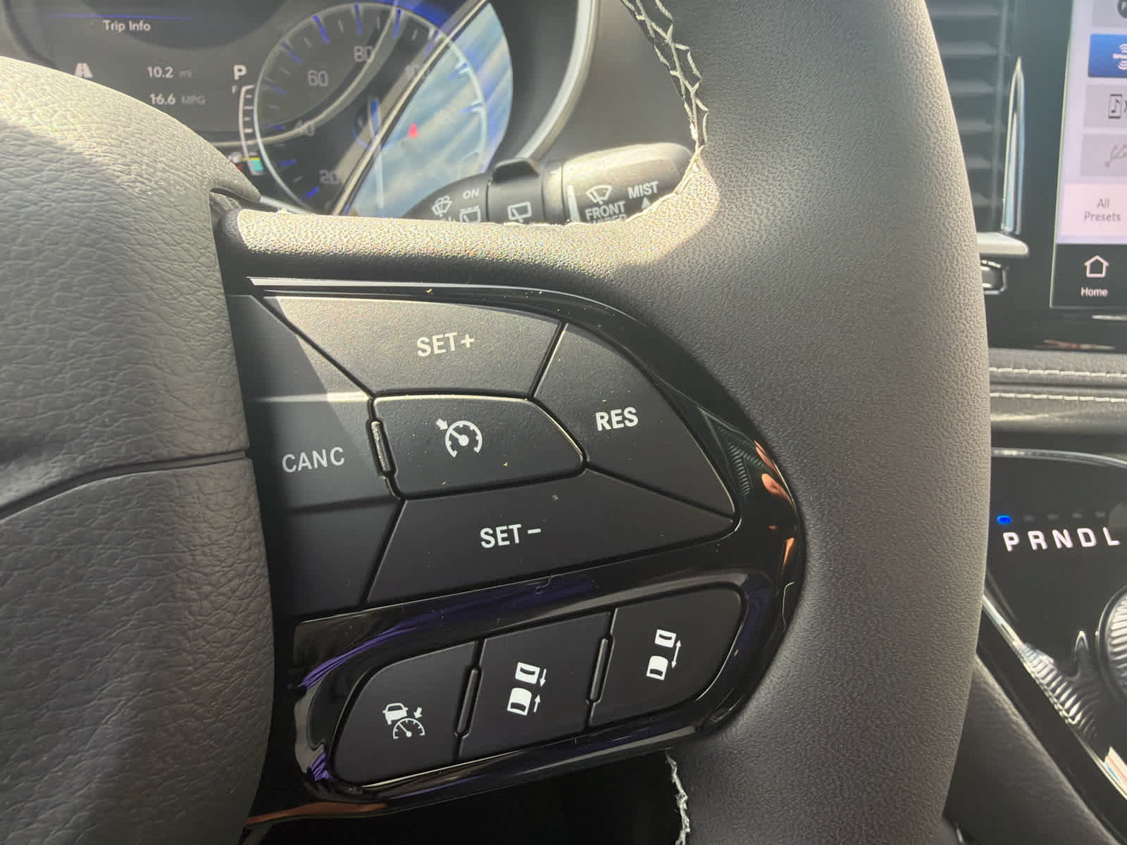 New 2027 Chrysler Pacifica Select FWD image 24