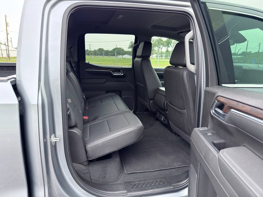 Used 2025 GMC Sierra 1500 SLT AWD/4WD image 30