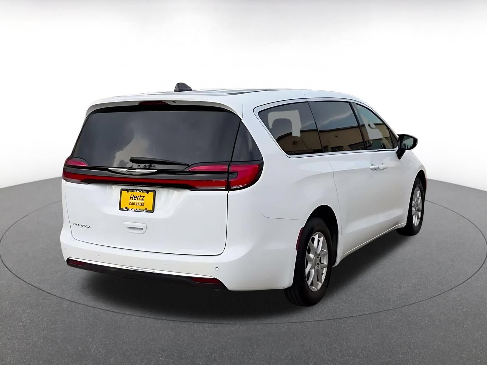 Used 2025 Chrysler Pacifica Select FWD image 13