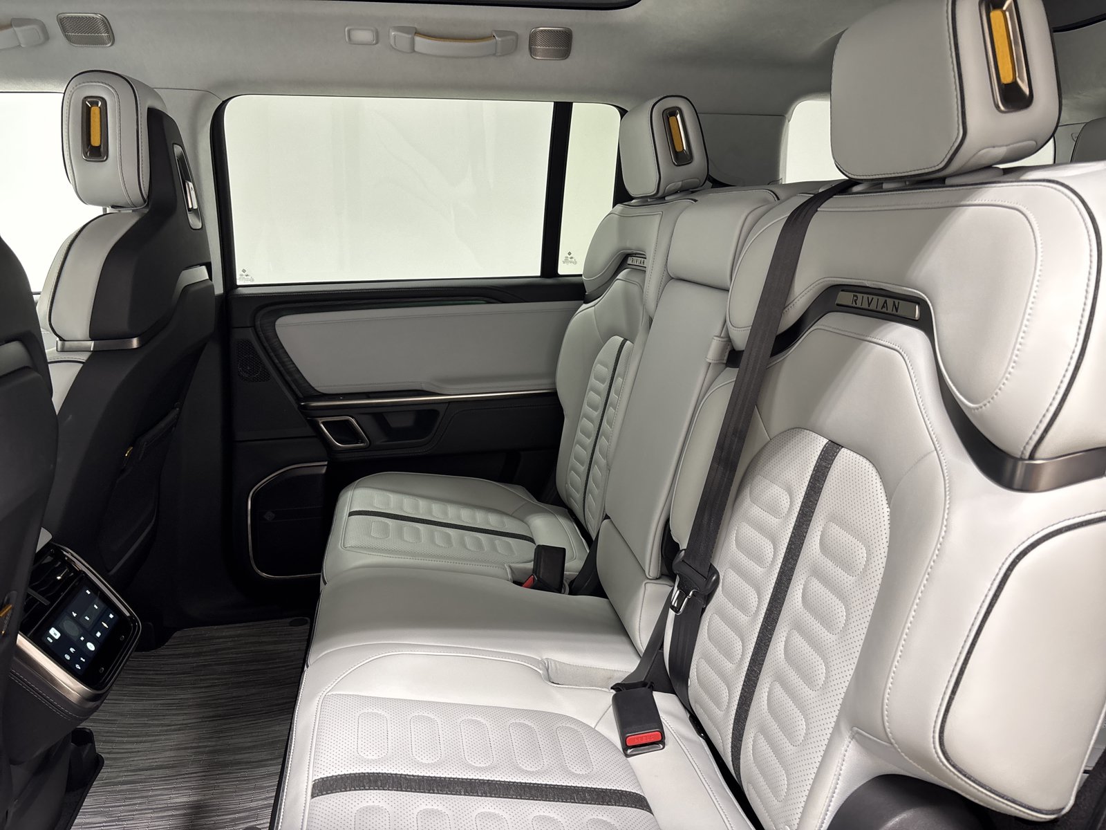 Used 2024 Rivian R1S Adventure AWD/4WD image 21