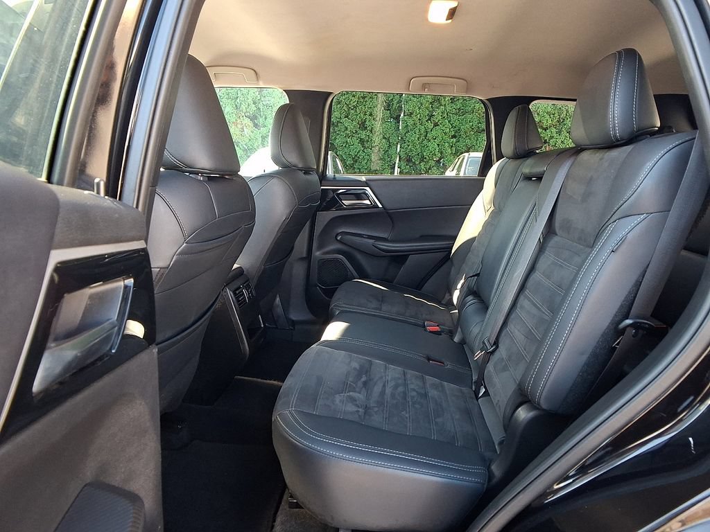 Used 2024 Mitsubishi Outlander SE AWD/4WD image 11